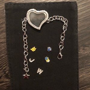 Silver bracelet with 5 little additions